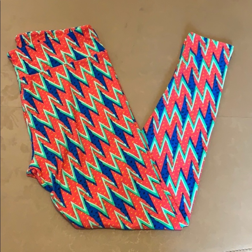 NEW NWOT LuLaRoe red 80s retro style leggings Tall & Curvy